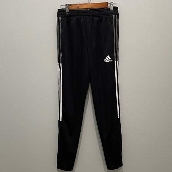 mens small Adidas joggers
new with tags - Picture 10 of 13